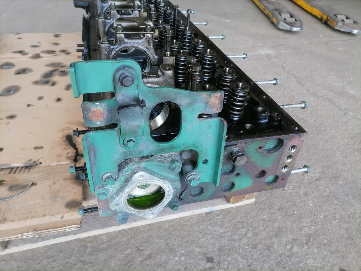 Volvo Cylinder head 21754367 - Motor fej - Teherautó: 3 kép. Volvo Cylinder head 21754367 - Motor fej - Teherautó: 3 kép.