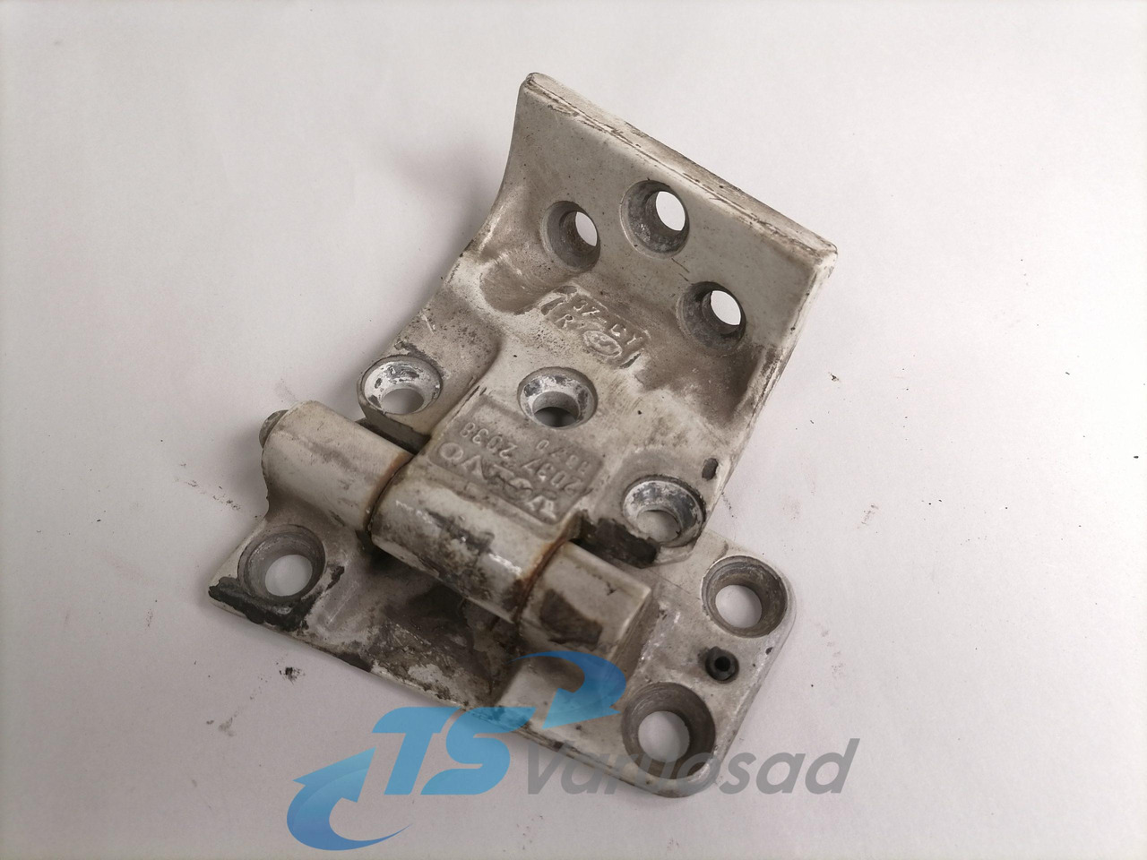Volvo Door hinge 20372038 - Ajtó és alkatrészek - Teherautó: 1 kép. Volvo Door hinge 20372038 - Ajtó és alkatrészek - Teherautó: 1 kép.