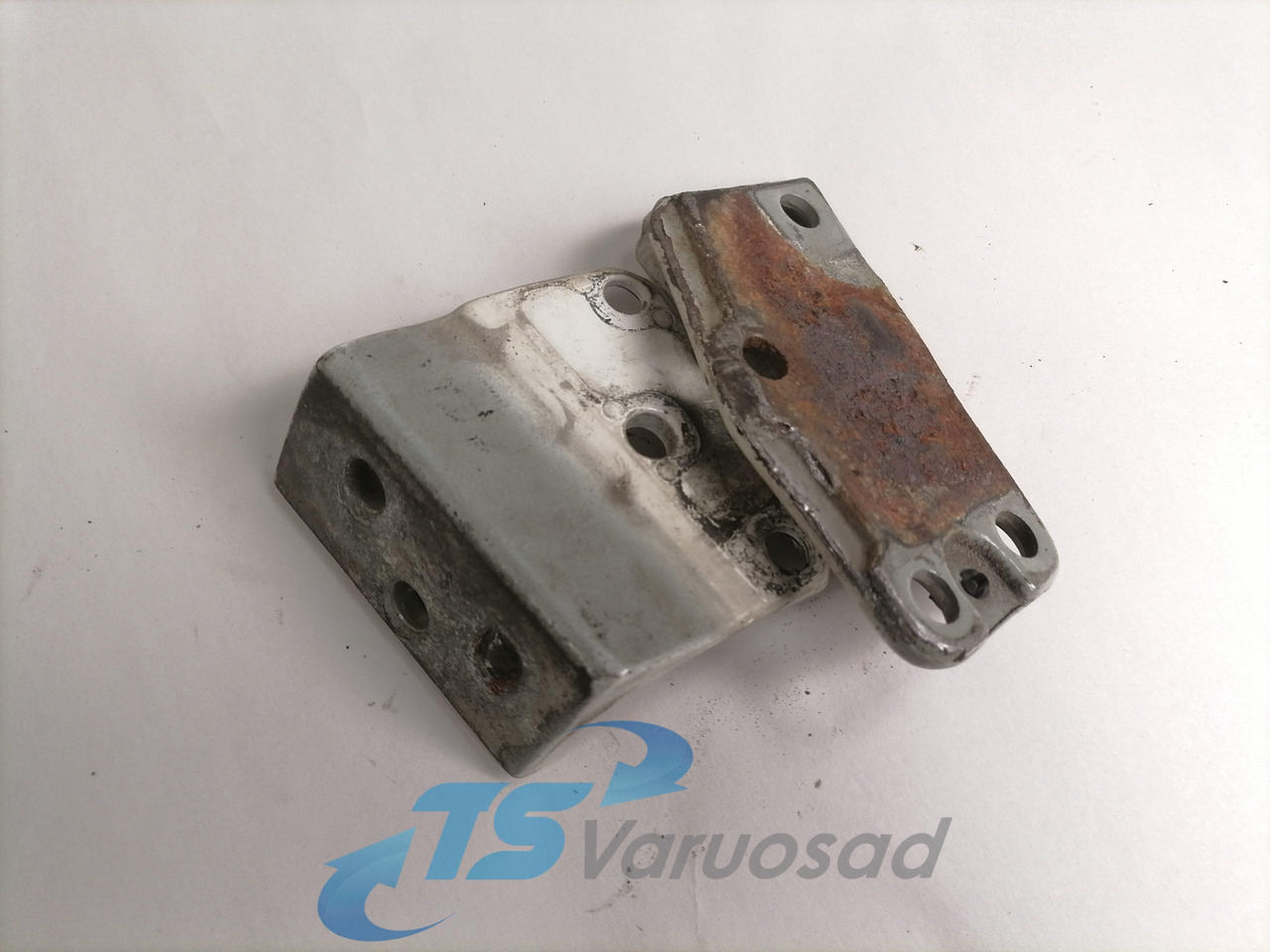 Volvo Door hinge 20372038 - Ajtó és alkatrészek - Teherautó: 4 kép. Volvo Door hinge 20372038 - Ajtó és alkatrészek - Teherautó: 4 kép.