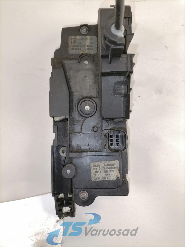 Volvo Door lock 84012032 - Ajtó és alkatrészek - Teherautó: 2 kép. Volvo Door lock 84012032 - Ajtó és alkatrészek - Teherautó: 2 kép.
