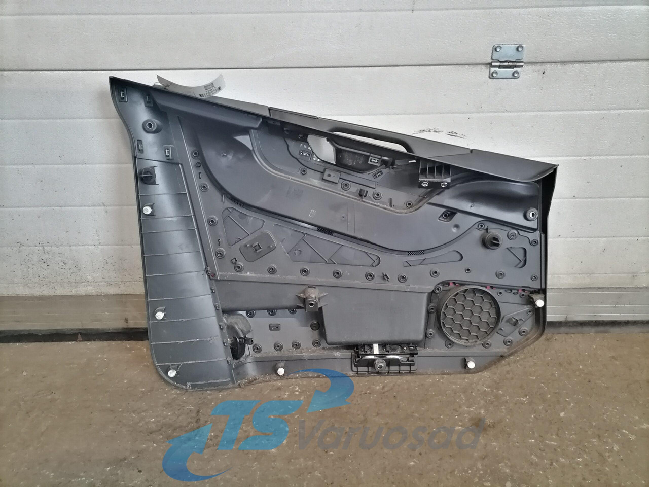 Volvo Door trim panel 21934402 - Ajtó és alkatrészek - Teherautó: 3 kép. Volvo Door trim panel 21934402 - Ajtó és alkatrészek - Teherautó: 3 kép.