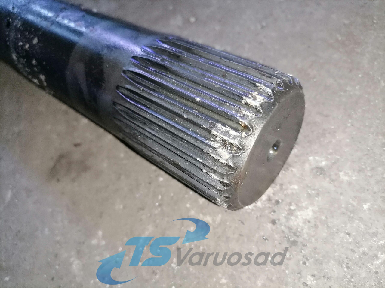 Volvo Drive shaft 1524627 - Féltengely - Teherautó: 2 kép. Volvo Drive shaft 1524627 - Féltengely - Teherautó: 2 kép.