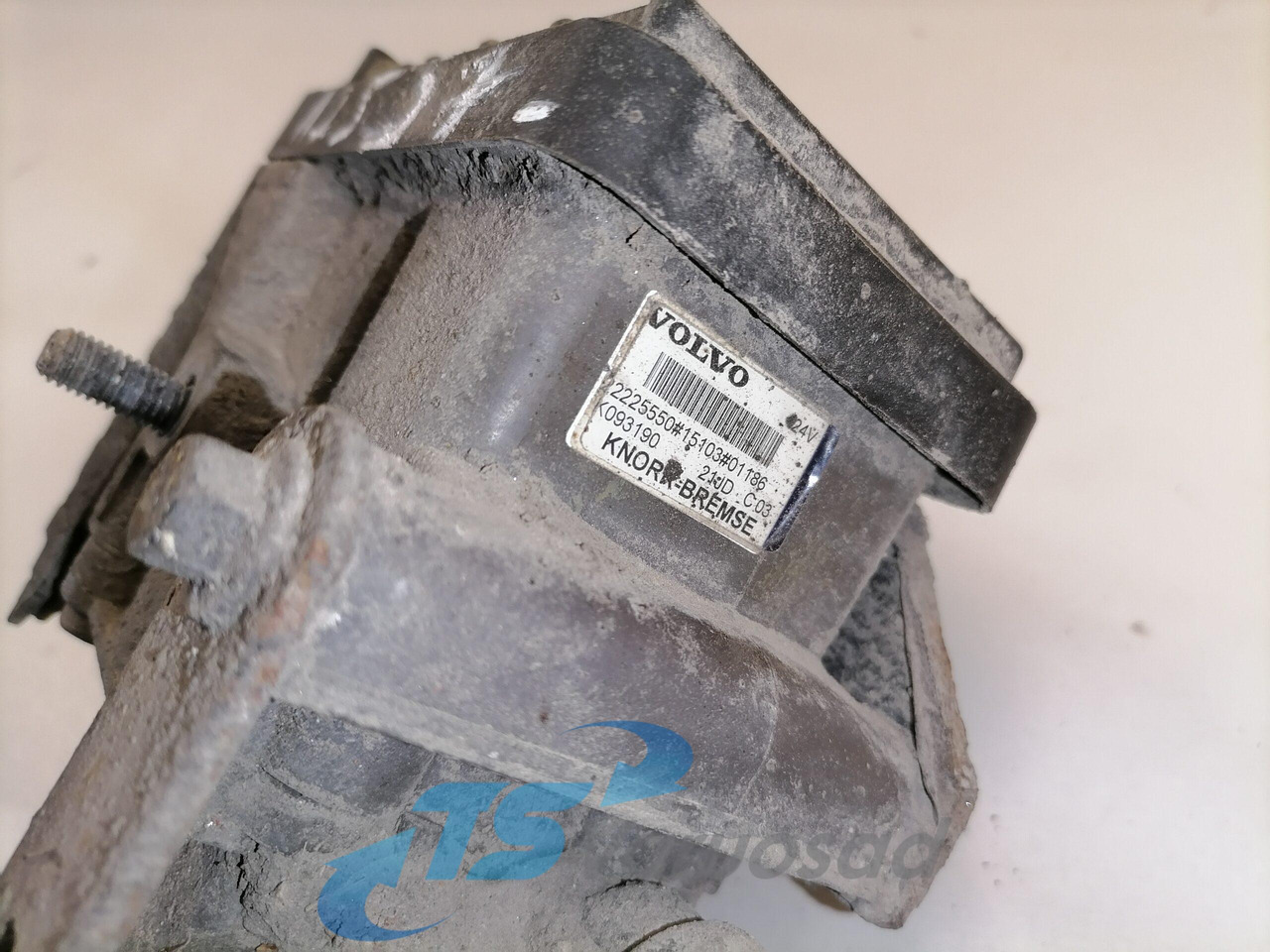 Volvo EBS brake valve 22225550 - Fékszelep - Teherautó: 2 kép. Volvo EBS brake valve 22225550 - Fékszelep - Teherautó: 2 kép.
