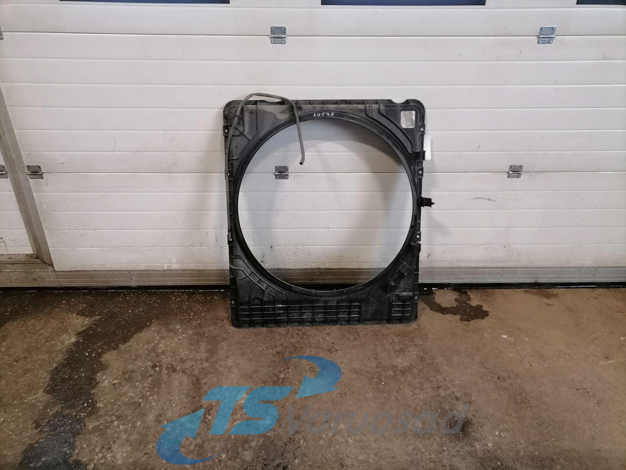 Volvo Fan shroud 22060183 - Radiátor - Teherautó: 1 kép. Volvo Fan shroud 22060183 - Radiátor - Teherautó: 1 kép.