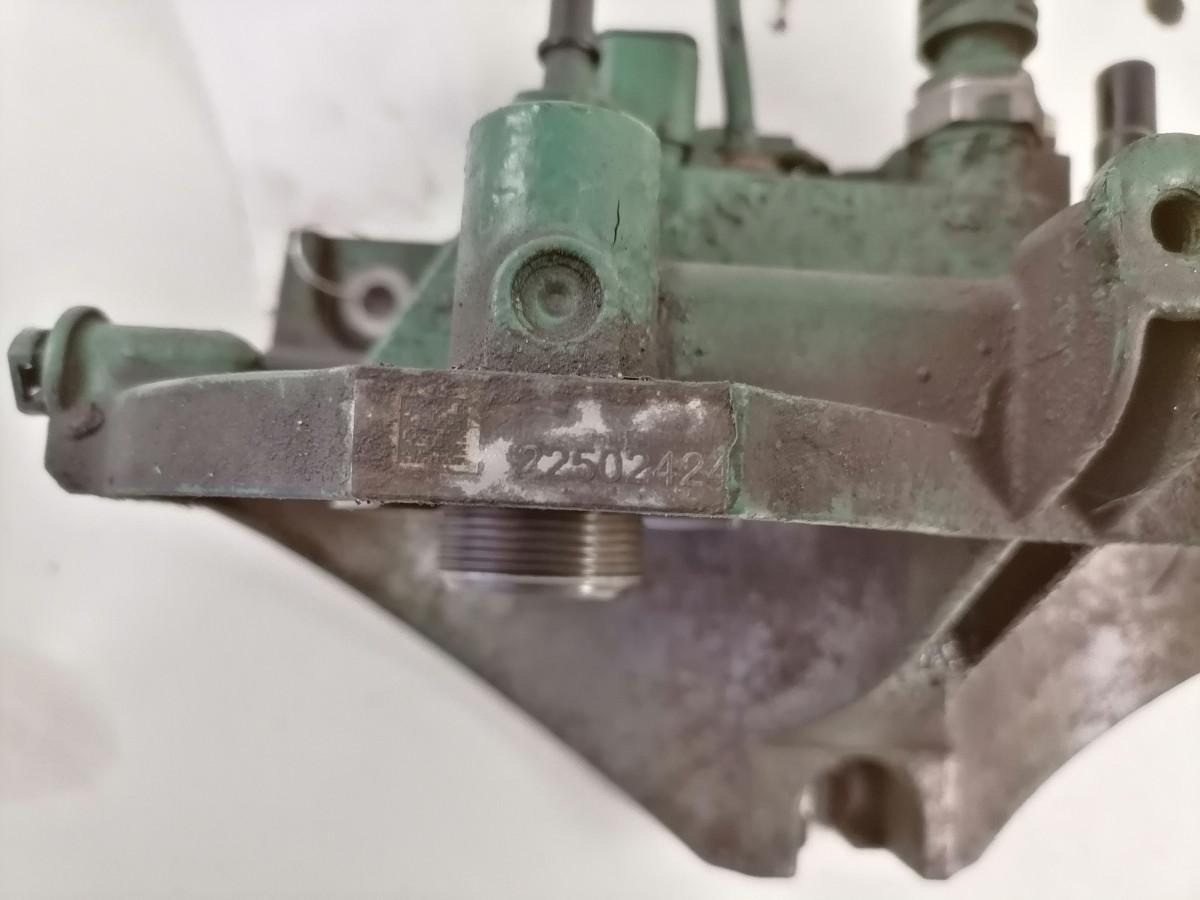 Volvo Fuel filter unit 22502424 - Üzemanyagszűrő - Teherautó: 4 kép. Volvo Fuel filter unit 22502424 - Üzemanyagszűrő - Teherautó: 4 kép.