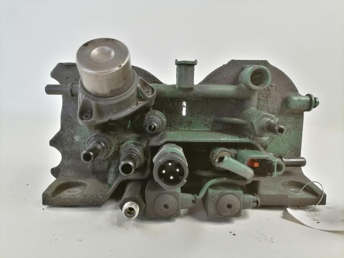 Volvo Fuel filter unit 22502424 - Üzemanyagszűrő - Teherautó: 5 kép. Volvo Fuel filter unit 22502424 - Üzemanyagszűrő - Teherautó: 5 kép.