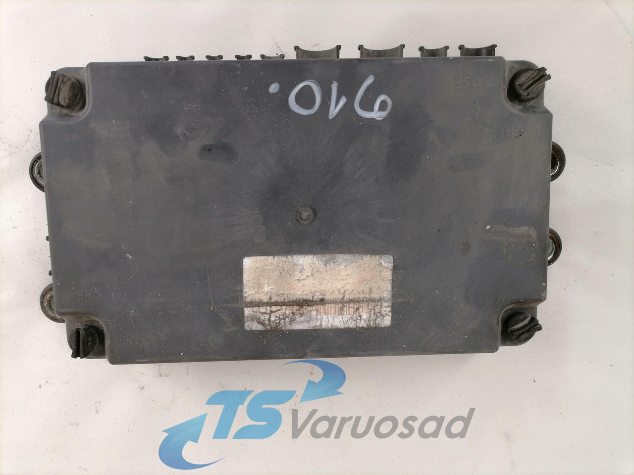 Volvo Fuse box 21717590 - Biztosíték - Teherautó: 1 kép. Volvo Fuse box 21717590 - Biztosíték - Teherautó: 1 kép.
