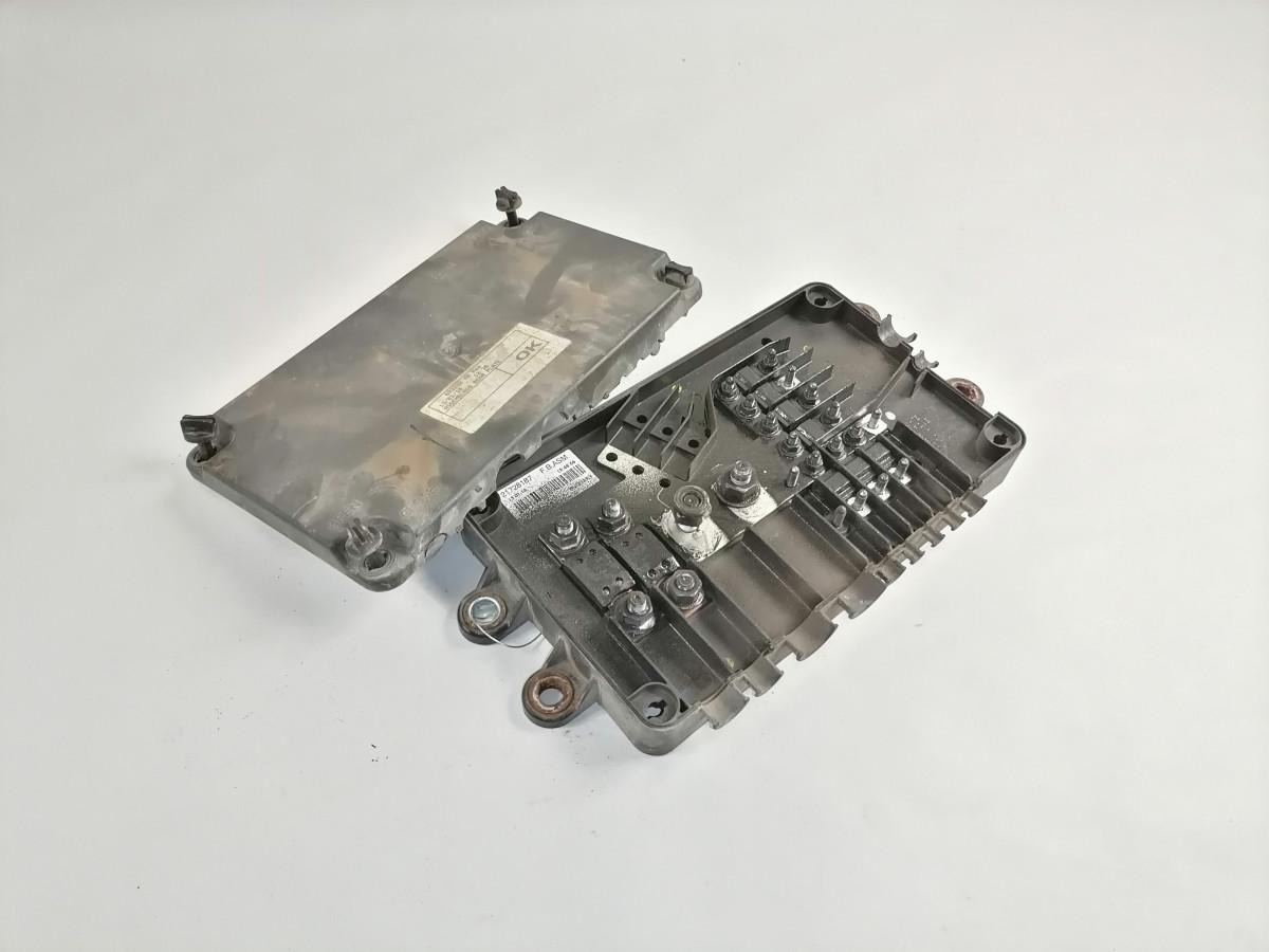 Volvo Fuse box 21728187 - Biztosíték - Teherautó: 2 kép. Volvo Fuse box 21728187 - Biztosíték - Teherautó: 2 kép.
