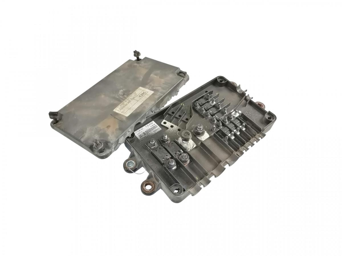 Volvo Fuse box 21728187 - Biztosíték - Teherautó: 1 kép. Volvo Fuse box 21728187 - Biztosíték - Teherautó: 1 kép.