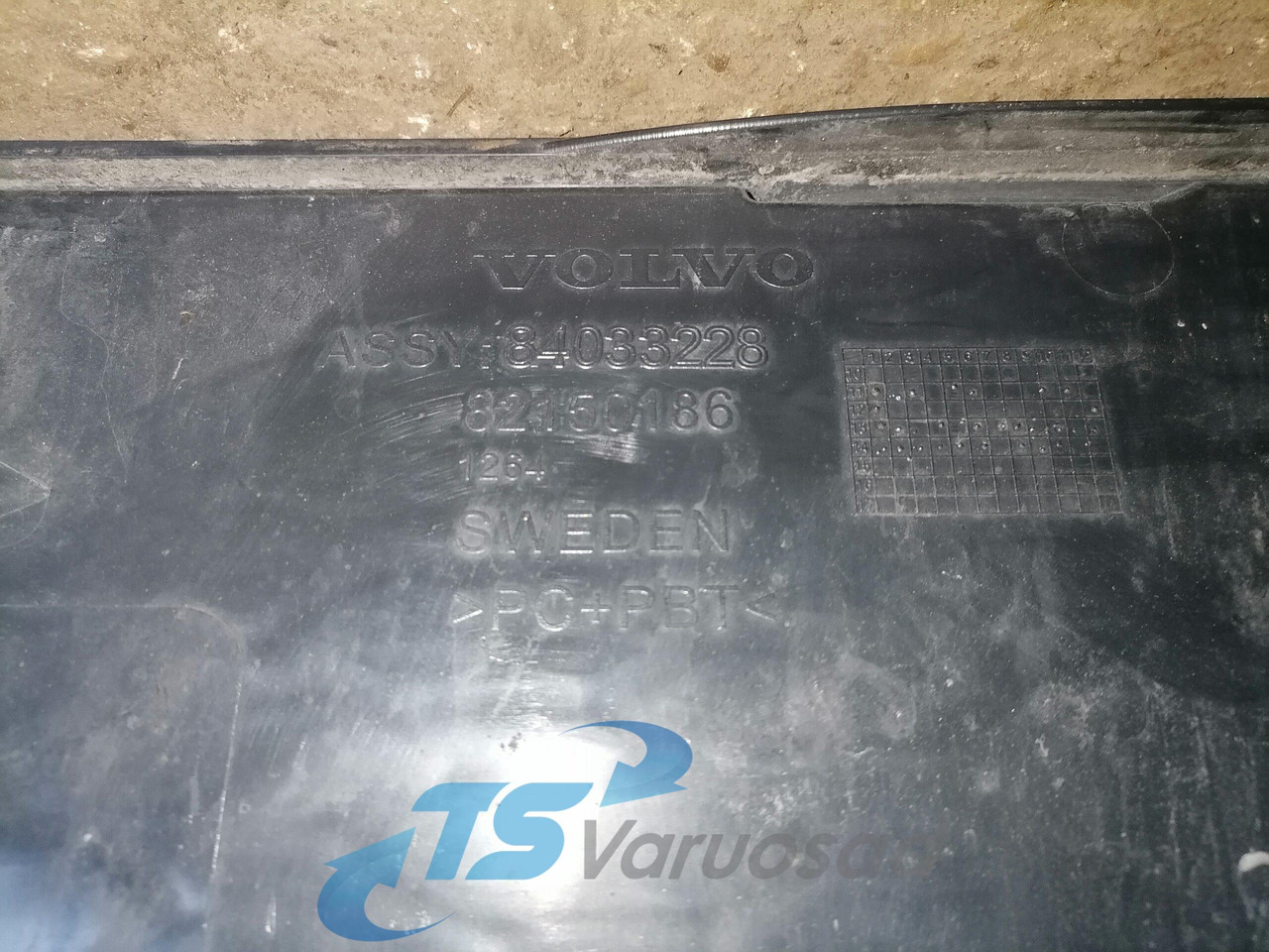 Volvo Grille panel 82150186 - Rács - Teherautó: 2 kép. Volvo Grille panel 82150186 - Rács - Teherautó: 2 kép.