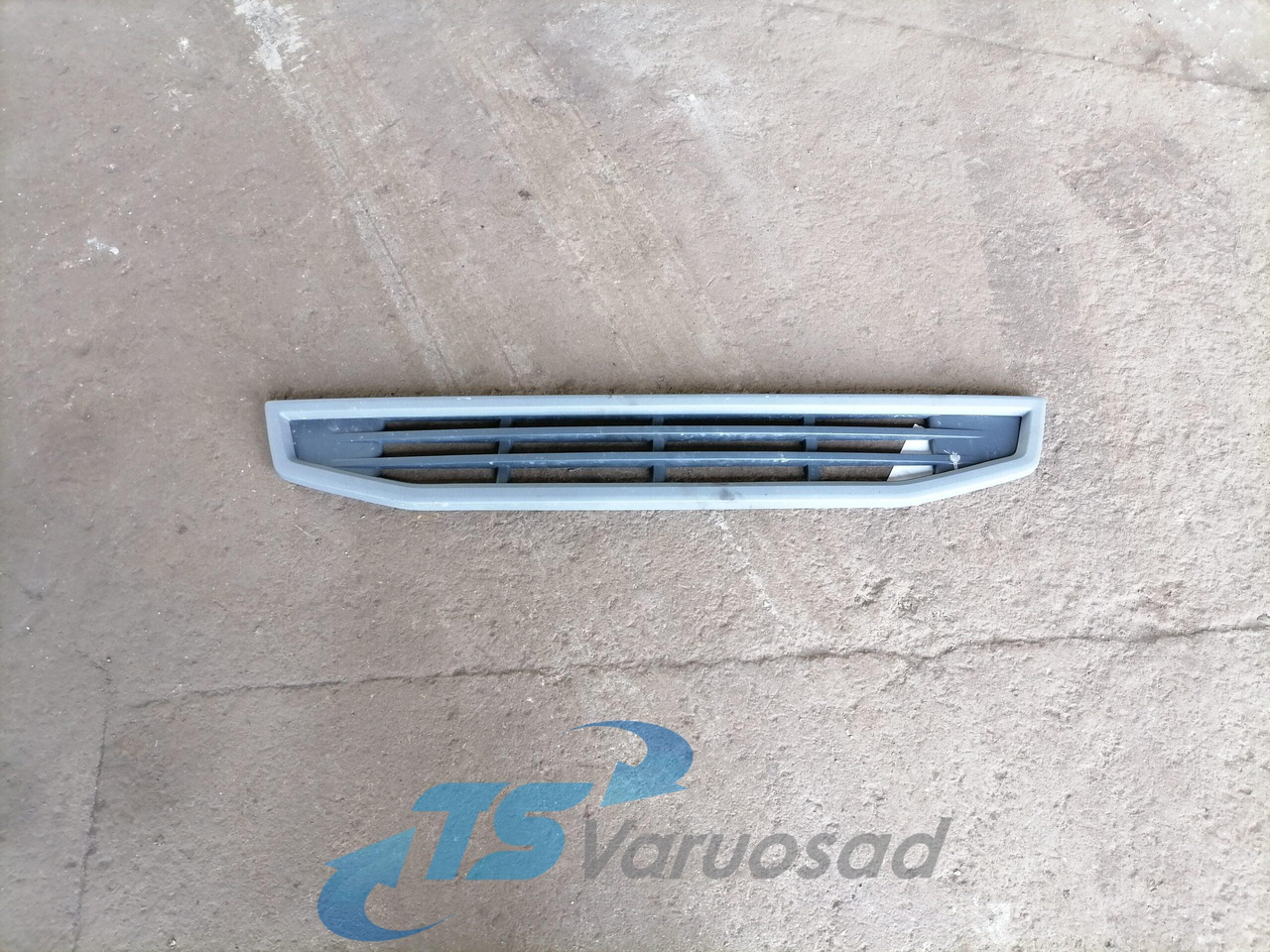 Volvo Grille panel 82208510 - Rács - Teherautó: 1 kép. Volvo Grille panel 82208510 - Rács - Teherautó: 1 kép.