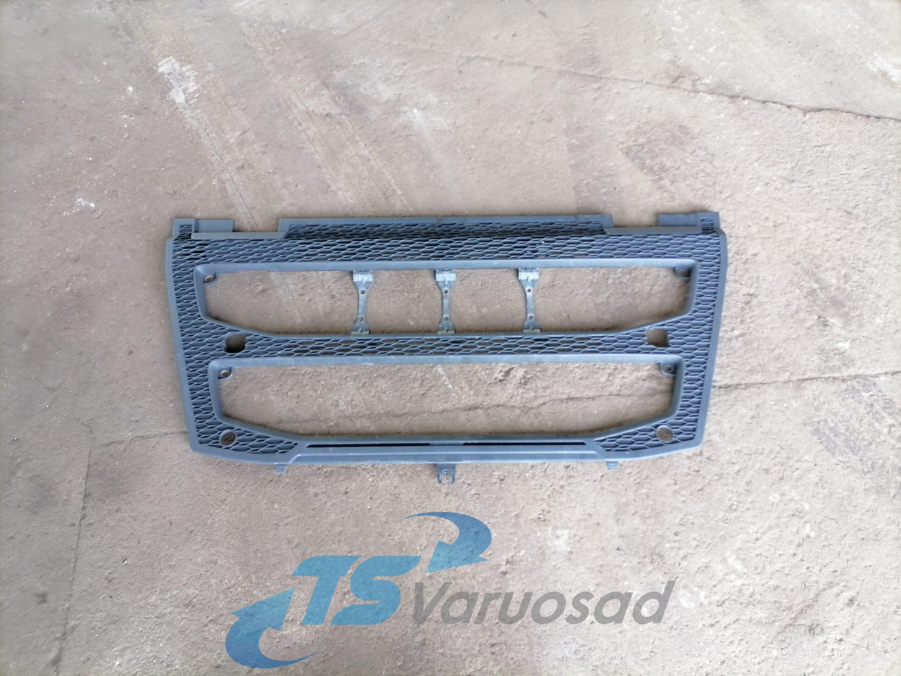 Volvo Grille panel 82491903 - Rács - Teherautó: 1 kép. Volvo Grille panel 82491903 - Rács - Teherautó: 1 kép.