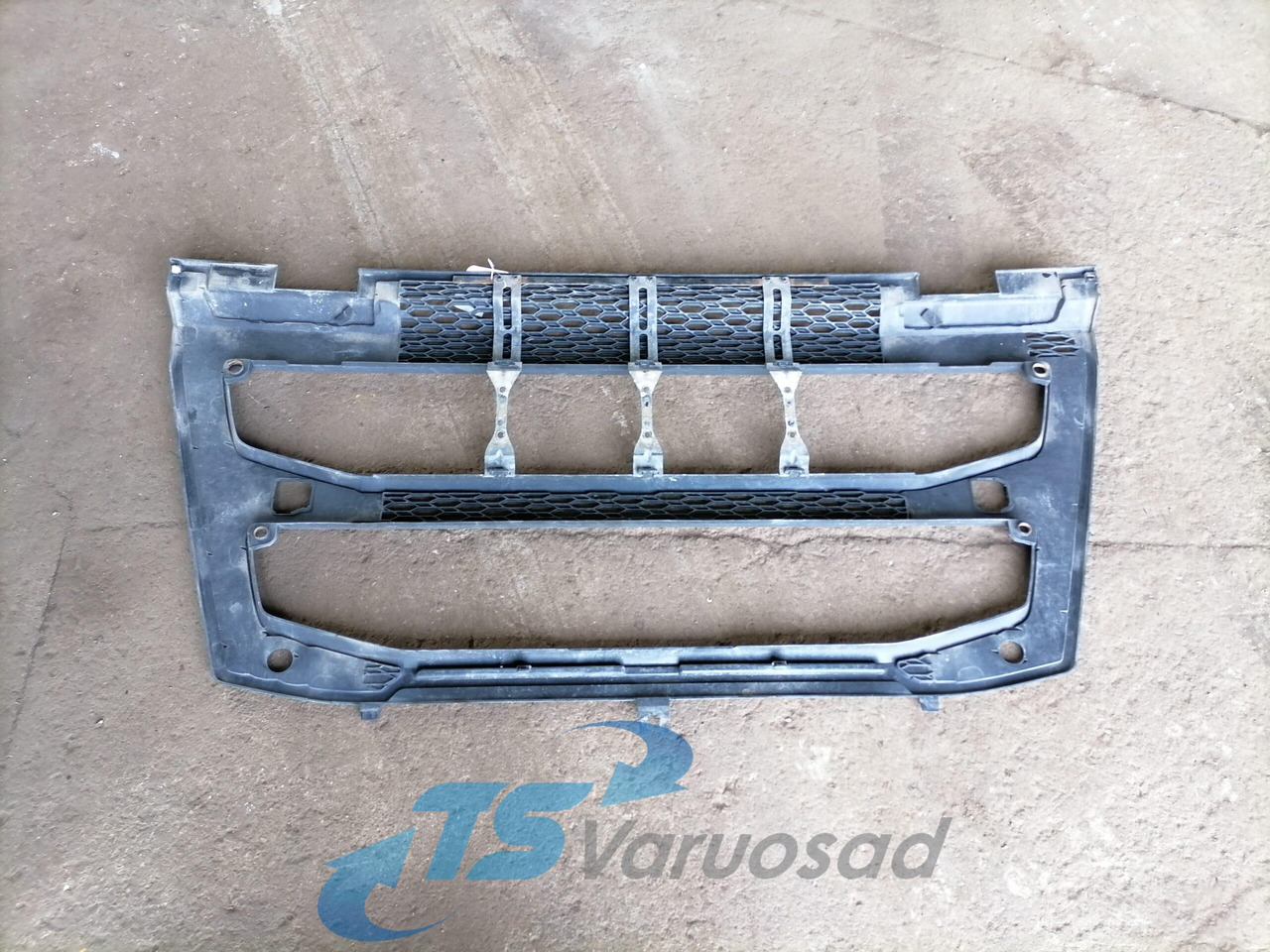 Volvo Grille panel 82491903 - Rács - Teherautó: 2 kép. Volvo Grille panel 82491903 - Rács - Teherautó: 2 kép.