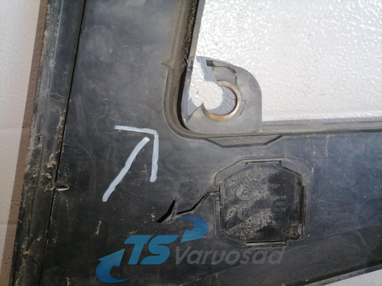 Volvo Grille panel 82491908 - Rács - Teherautó: 3 kép. Volvo Grille panel 82491908 - Rács - Teherautó: 3 kép.