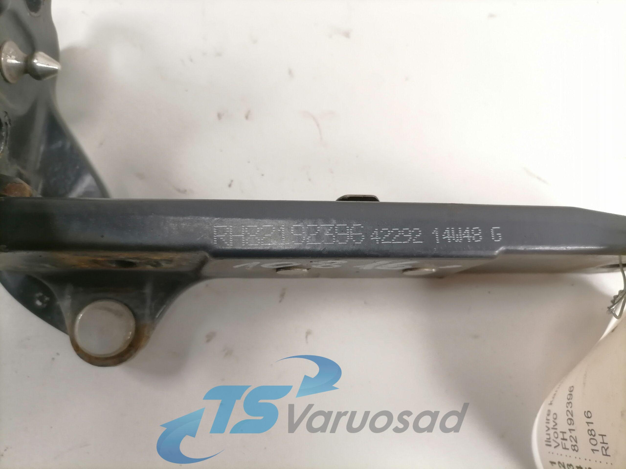 Volvo Iluvõre kandurhing 82192396 - Rács - Teherautó: 3 kép. Volvo Iluvõre kandurhing 82192396 - Rács - Teherautó: 3 kép.
