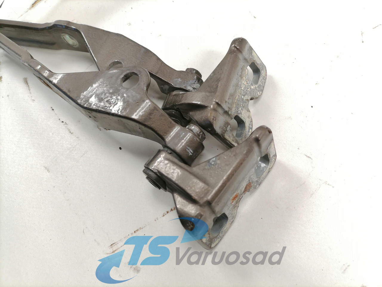 Volvo Iluvõre kandurhing 82320176 - Rács - Teherautó: 3 kép. Volvo Iluvõre kandurhing 82320176 - Rács - Teherautó: 3 kép.