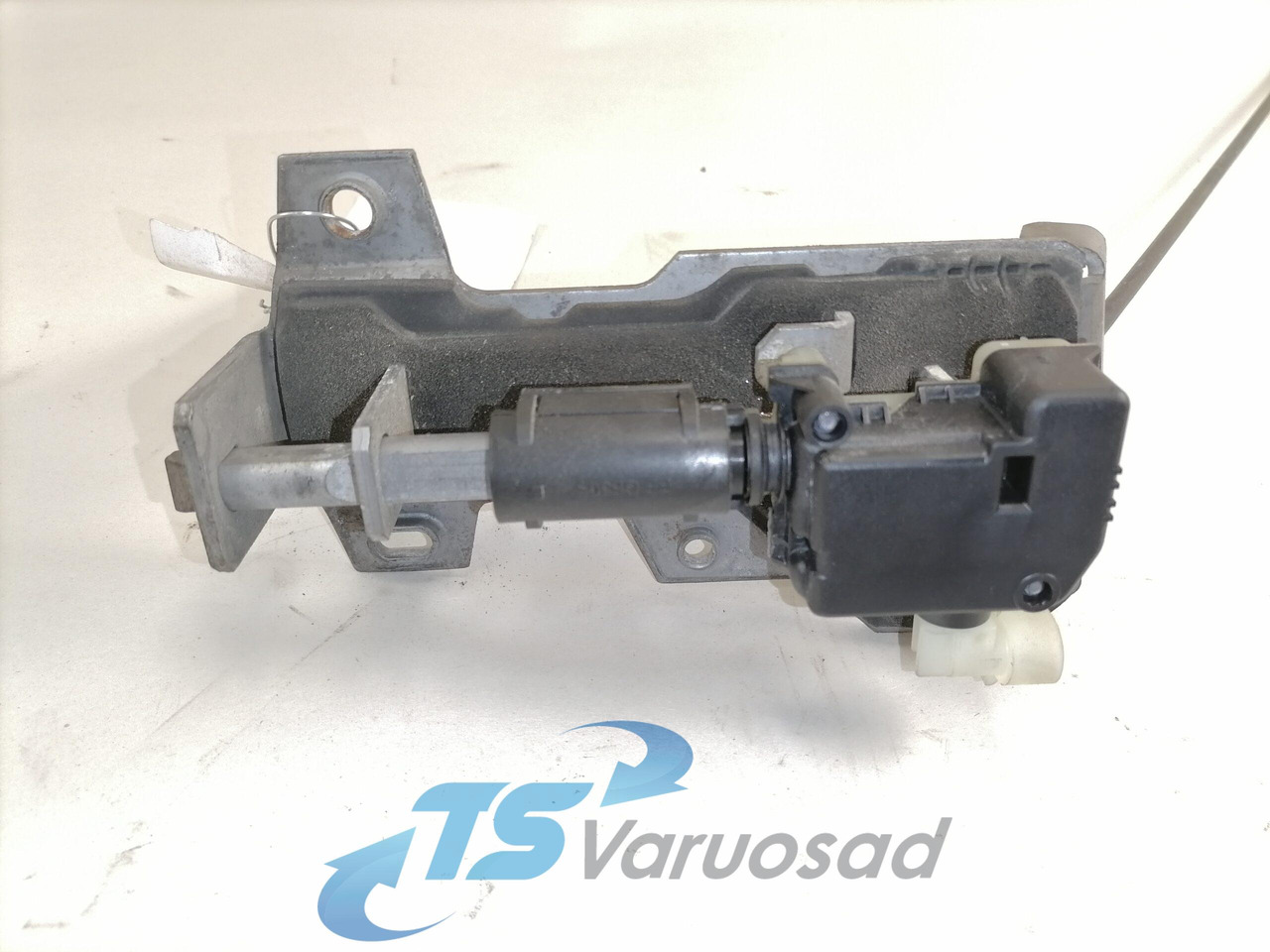 Volvo Iluvõre lukk 82208559 - Rács - Teherautó: 2 kép. Volvo Iluvõre lukk 82208559 - Rács - Teherautó: 2 kép.