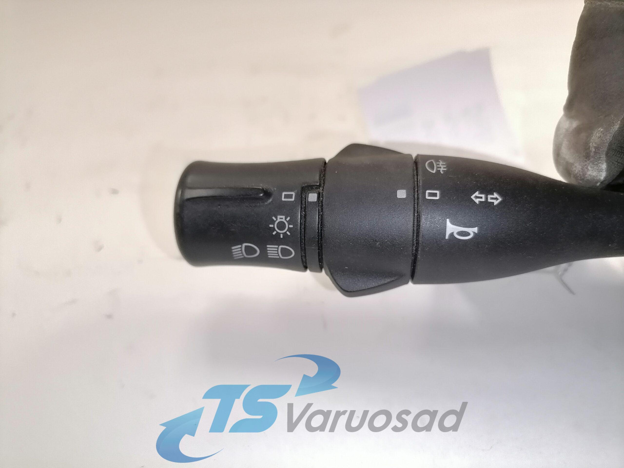 Volvo Juhtkang, suunatuled 5010589560 - Elektromos rendszer - Teherautó: 3 kép. Volvo Juhtkang, suunatuled 5010589560 - Elektromos rendszer - Teherautó: 3 kép.