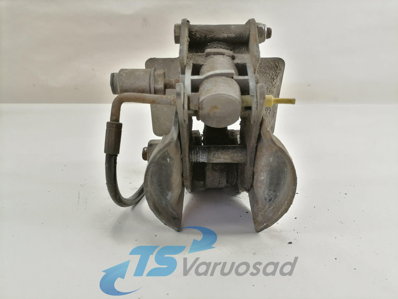 Volvo Kabiini lukusti 22247233 - Fülke felfüggesztés - Teherautó: 3 kép. Volvo Kabiini lukusti 22247233 - Fülke felfüggesztés - Teherautó: 3 kép.