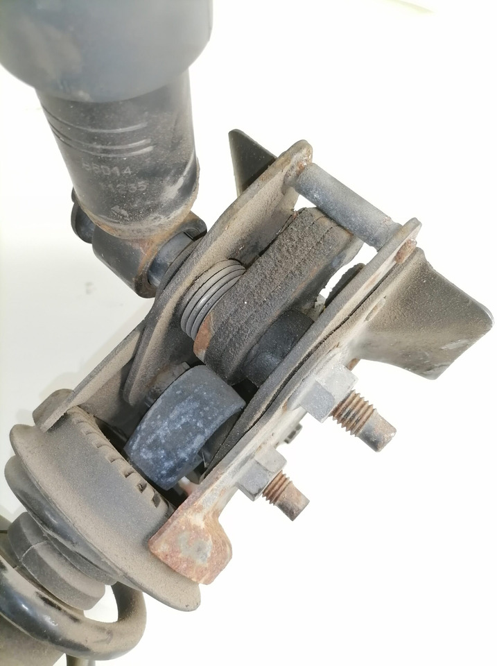 Volvo Kabiini lukusti 22247233 - Fülke felfüggesztés - Teherautó: 5 kép. Volvo Kabiini lukusti 22247233 - Fülke felfüggesztés - Teherautó: 5 kép.