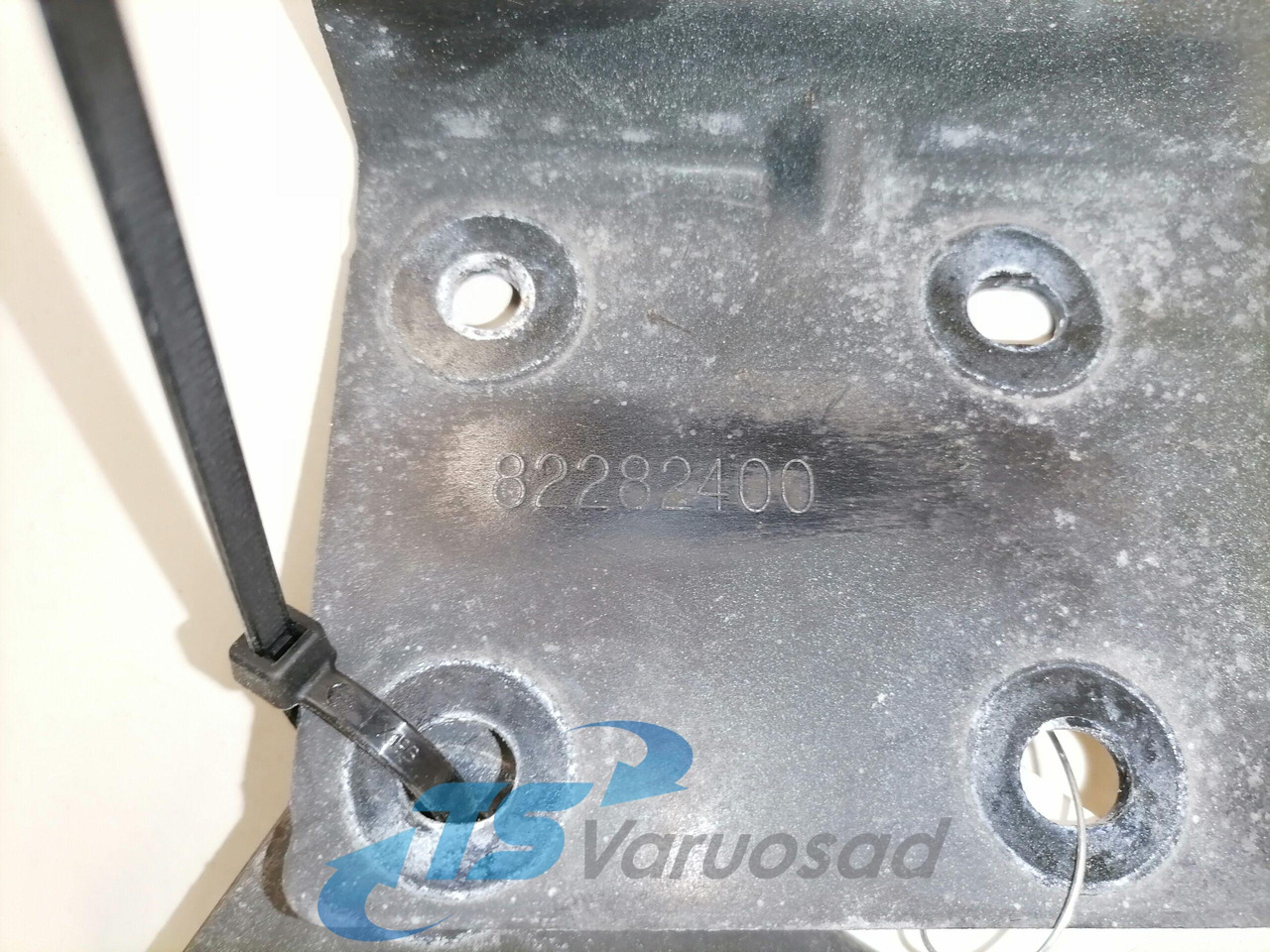 Volvo Kabiini tuulesuunaja kandur 82282286 - Légterelő - Teherautó: 3 kép. Volvo Kabiini tuulesuunaja kandur 82282286 - Légterelő - Teherautó: 3 kép.