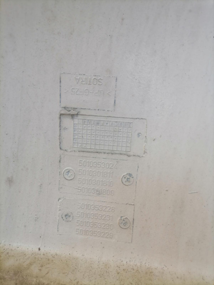 Volvo Kabiini tuulesuunaja, katus 25592374 - Légterelő - Teherautó: 5 kép. Volvo Kabiini tuulesuunaja, katus 25592374 - Légterelő - Teherautó: 5 kép.