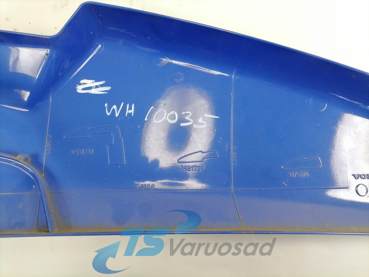 Volvo Kabiini tuulesuunaja, ülemine vasak 3175174 - Légterelő - Teherautó: 2 kép. Volvo Kabiini tuulesuunaja, ülemine vasak 3175174 - Légterelő - Teherautó: 2 kép.
