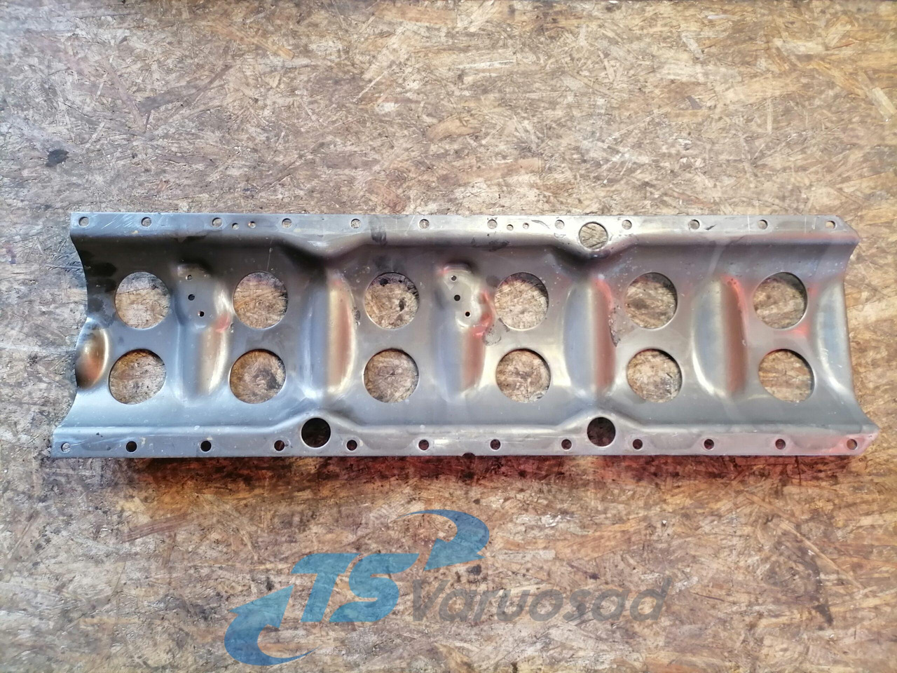 Volvo Ladder frame 20499612 - Olajteknő - Teherautó: 3 kép. Volvo Ladder frame 20499612 - Olajteknő - Teherautó: 3 kép.