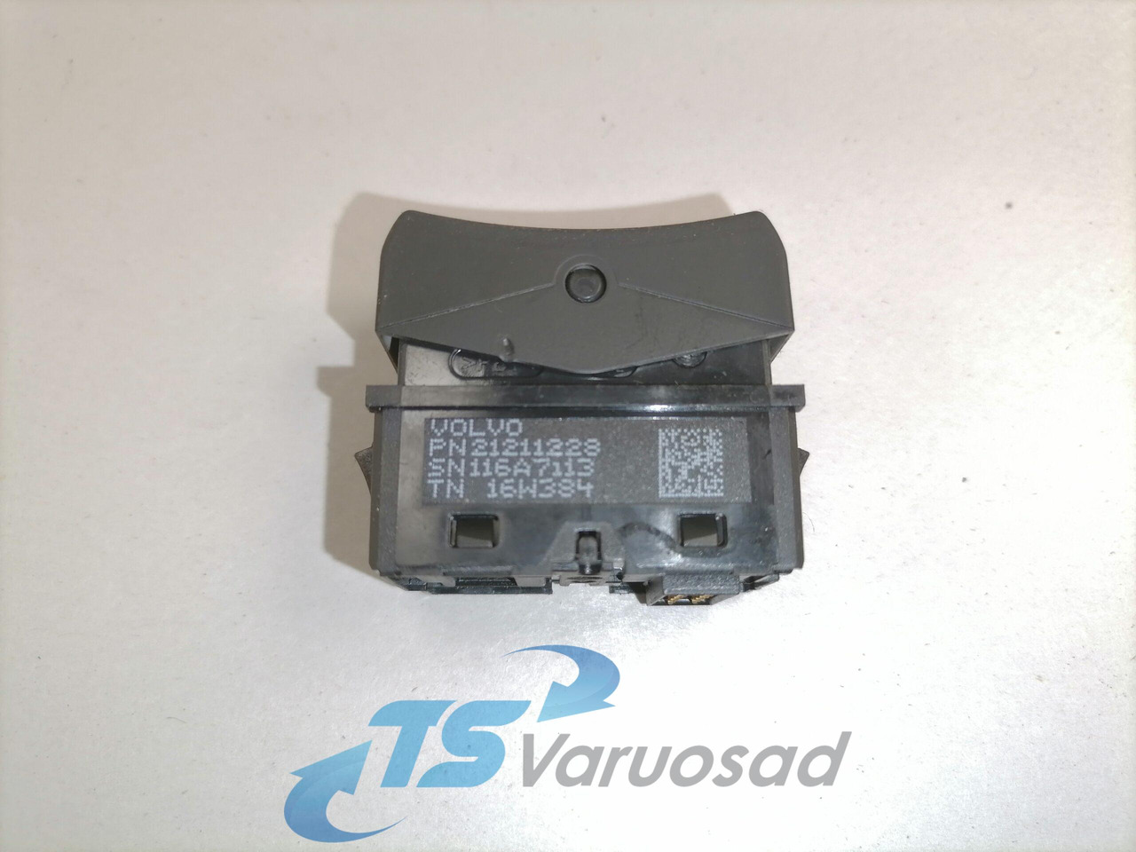 Volvo Lüliti 21211228 - Fülke - Teherautó: 2 kép. Volvo Lüliti 21211228 - Fülke - Teherautó: 2 kép.