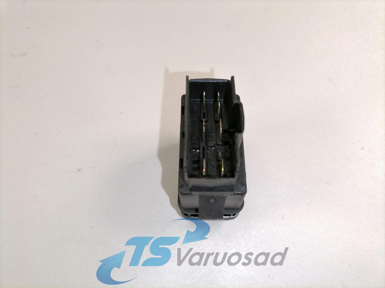 Volvo Lüliti, differentsiaalilukk 8157759 - Fülke - Teherautó: 2 kép. Volvo Lüliti, differentsiaalilukk 8157759 - Fülke - Teherautó: 2 kép.