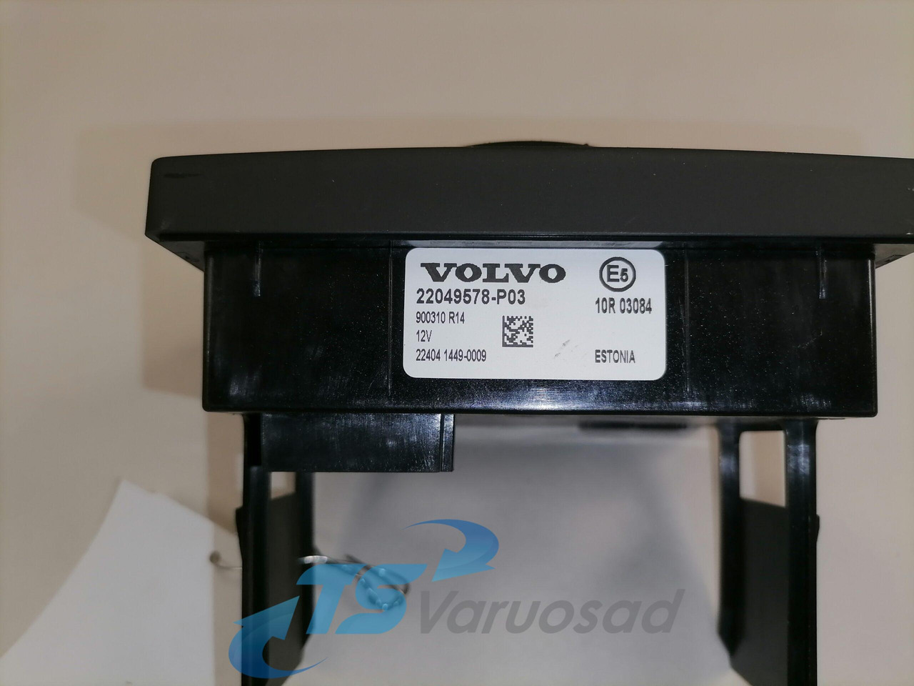 Volvo Lüliti, salongi valgustus 22049578 - Fülke - Teherautó: 3 kép. Volvo Lüliti, salongi valgustus 22049578 - Fülke - Teherautó: 3 kép.