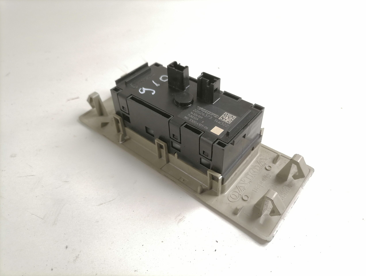 Volvo Lülitite moodul 22026373 - Fülke - Teherautó: 3 kép. Volvo Lülitite moodul 22026373 - Fülke - Teherautó: 3 kép.