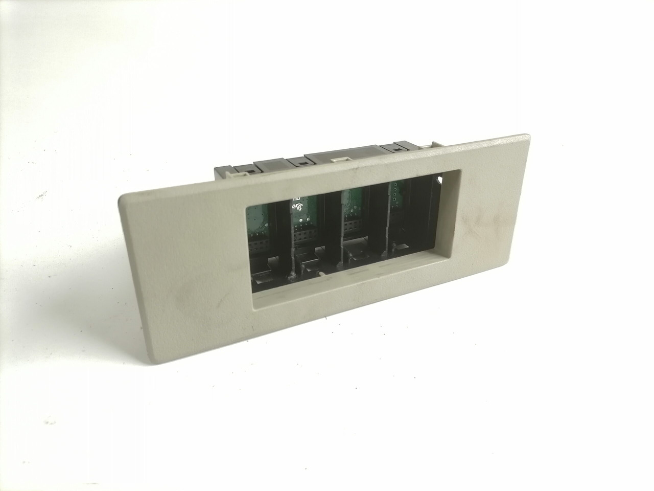 Volvo Lülitite moodul 22026373 - Fülke - Teherautó: 1 kép. Volvo Lülitite moodul 22026373 - Fülke - Teherautó: 1 kép.