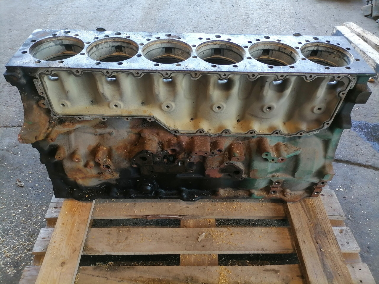 Volvo Mootoriplokk Volvo D13K420 1002133 - Motor és alkatrészek - Teherautó: 2 kép. Volvo Mootoriplokk Volvo D13K420 1002133 - Motor és alkatrészek - Teherautó: 2 kép.