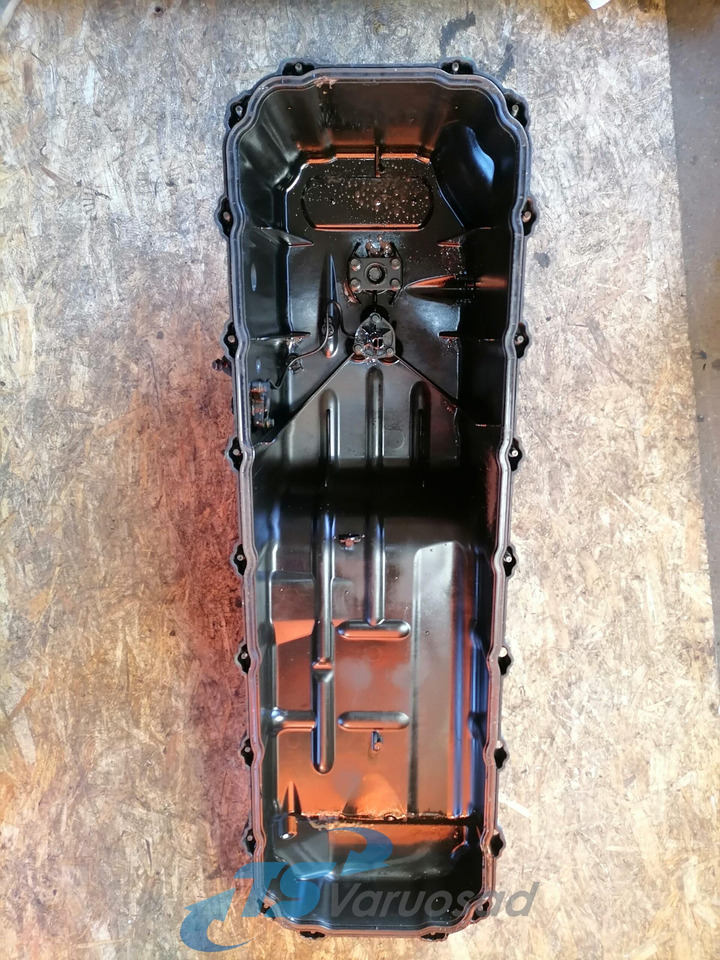Volvo Oil sump 20493972 - Olajteknő - Teherautó: 3 kép. Volvo Oil sump 20493972 - Olajteknő - Teherautó: 3 kép.