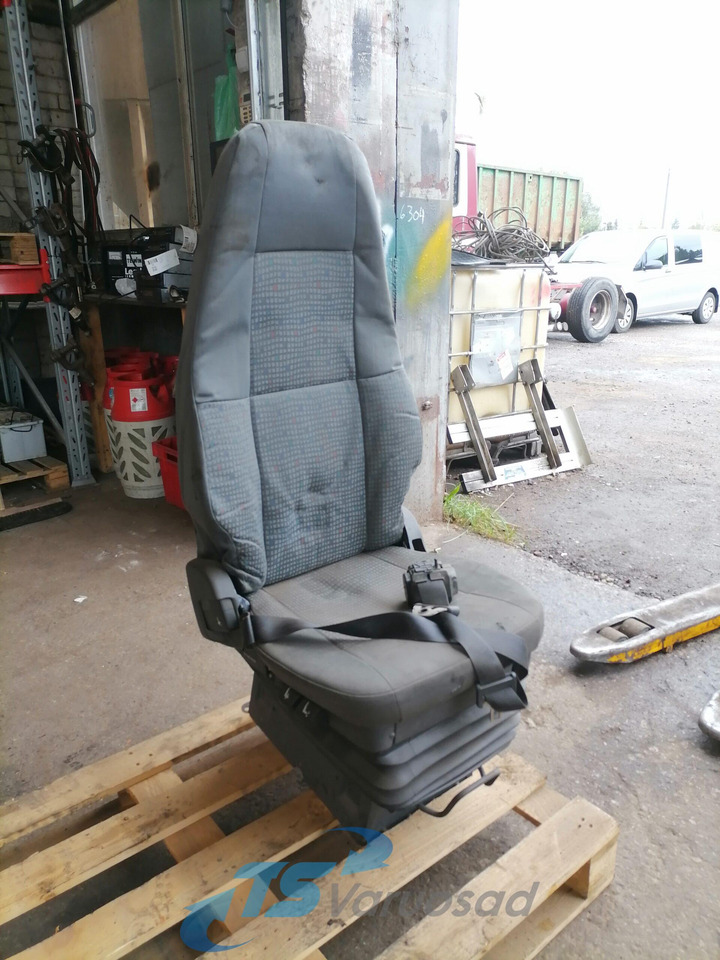 Volvo Passenger seat - Ülés - Teherautó: 1 kép. Volvo Passenger seat - Ülés - Teherautó: 1 kép.