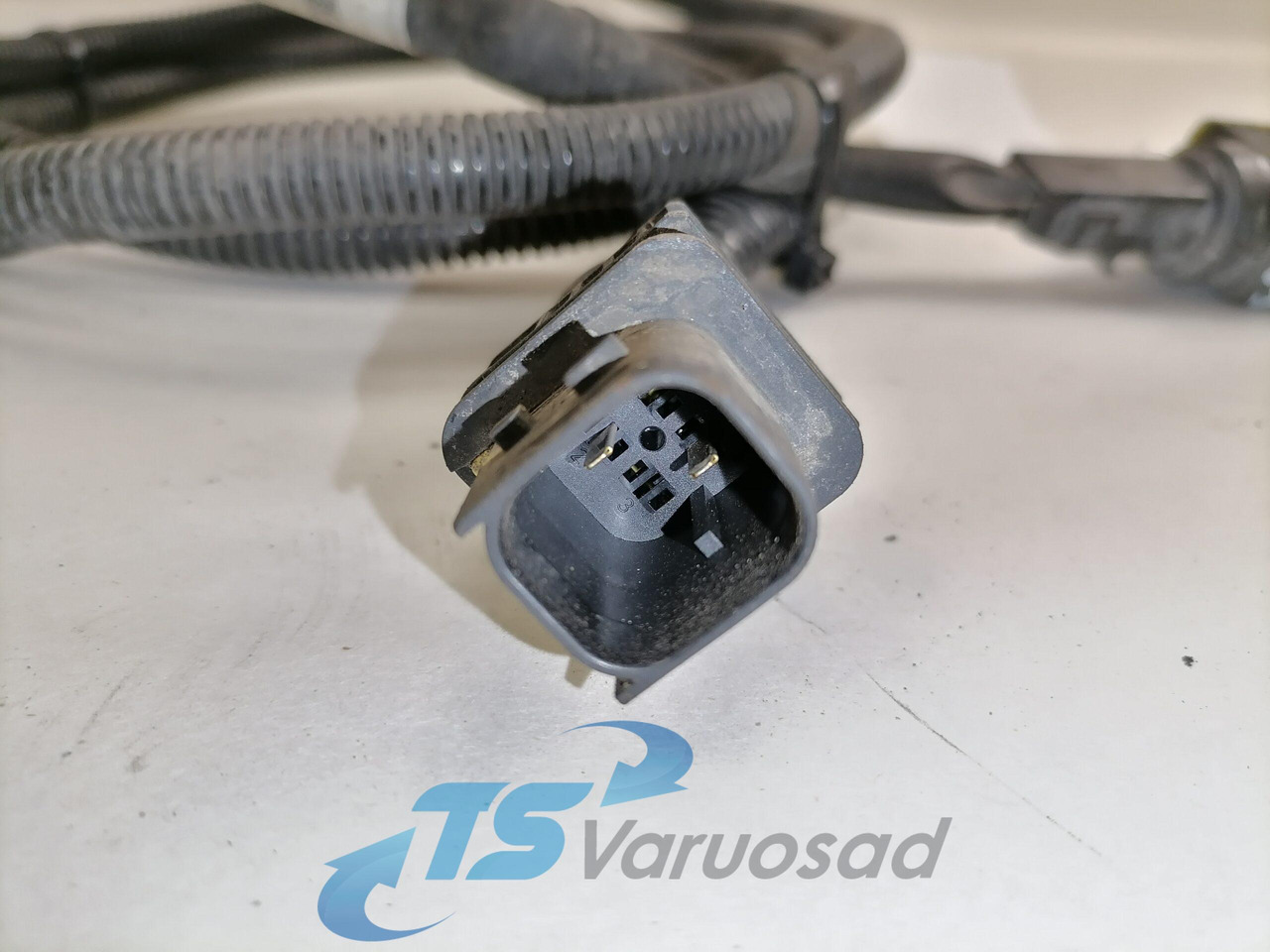 Volvo Raami juhtmestik 21931383 - Univerzális alkatrész - Teherautó: 2 kép. Volvo Raami juhtmestik 21931383 - Univerzális alkatrész - Teherautó: 2 kép.
