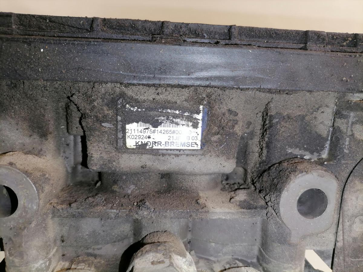 Volvo Rear axel brake pressure control valve 21114975 - Fékszelep - Teherautó: 5 kép. Volvo Rear axel brake pressure control valve 21114975 - Fékszelep - Teherautó: 5 kép.