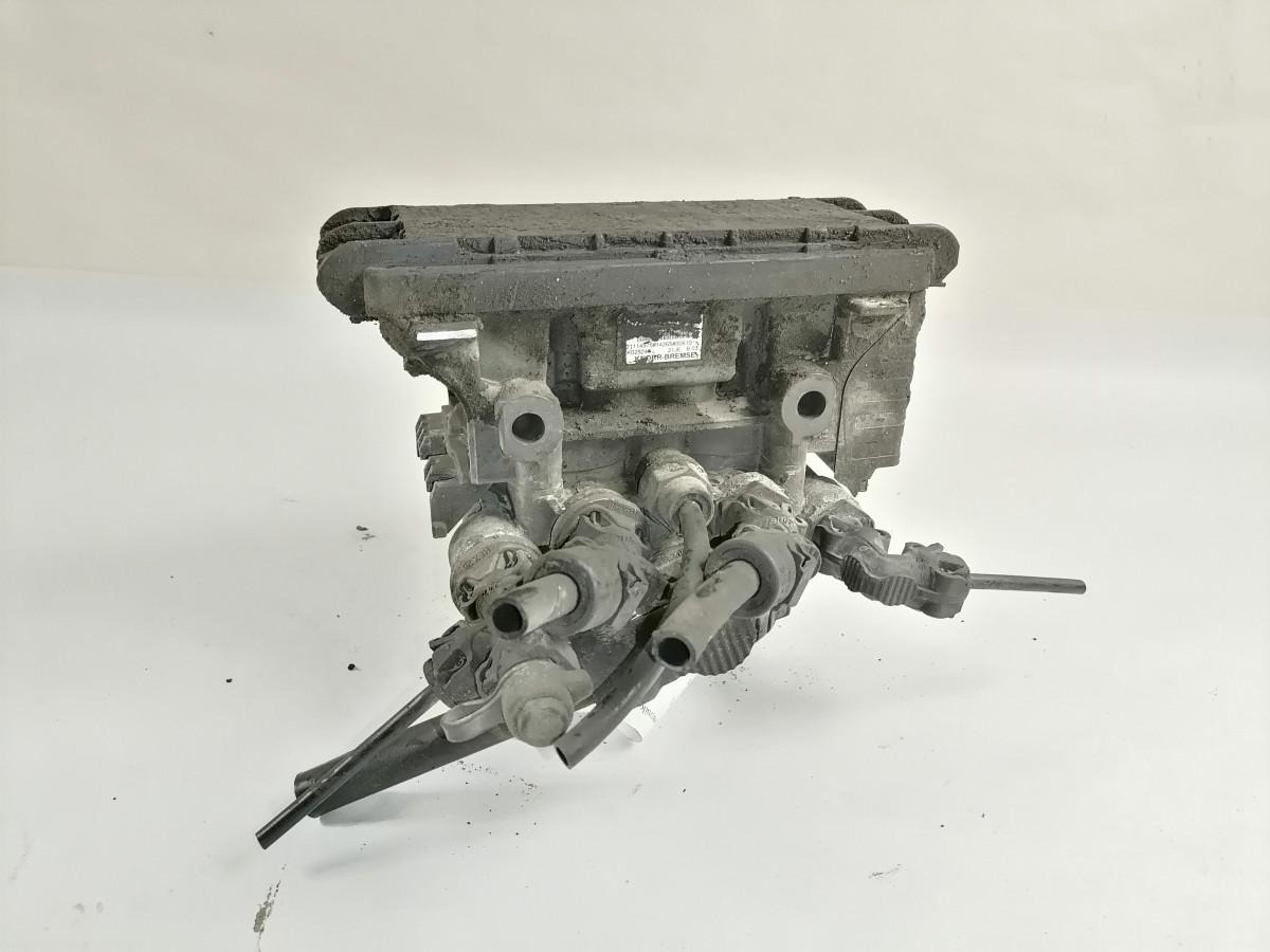 Volvo Rear axel brake pressure control valve 21114975 - Fékszelep - Teherautó: 2 kép. Volvo Rear axel brake pressure control valve 21114975 - Fékszelep - Teherautó: 2 kép.