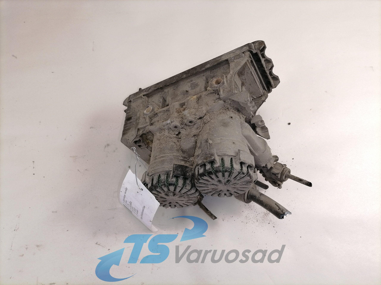 Volvo Rear axel brake pressure control valve 22225552 - Fékszelep - Teherautó: 3 kép. Volvo Rear axel brake pressure control valve 22225552 - Fékszelep - Teherautó: 3 kép.