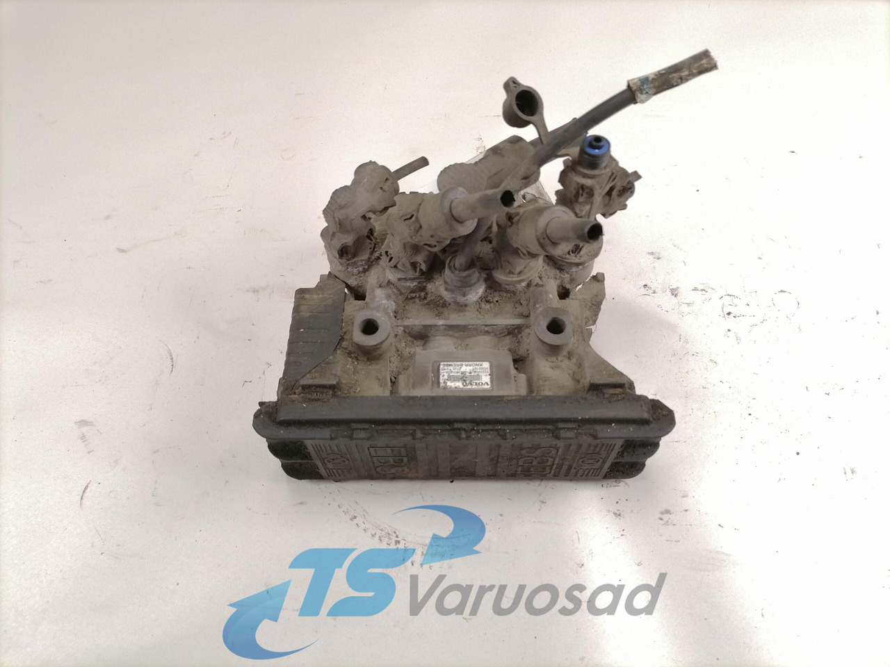 Volvo Rear axel brake pressure control valve 22225552 - Fékszelep - Teherautó: 1 kép. Volvo Rear axel brake pressure control valve 22225552 - Fékszelep - Teherautó: 1 kép.