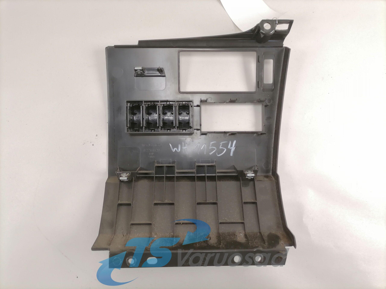 Volvo Salongi plastik 82214529 - Univerzális alkatrész - Teherautó: 2 kép. Volvo Salongi plastik 82214529 - Univerzális alkatrész - Teherautó: 2 kép.