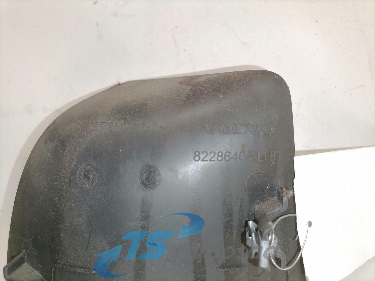 Volvo Salongi plastik 82286404 - Univerzális alkatrész - Teherautó: 2 kép. Volvo Salongi plastik 82286404 - Univerzális alkatrész - Teherautó: 2 kép.