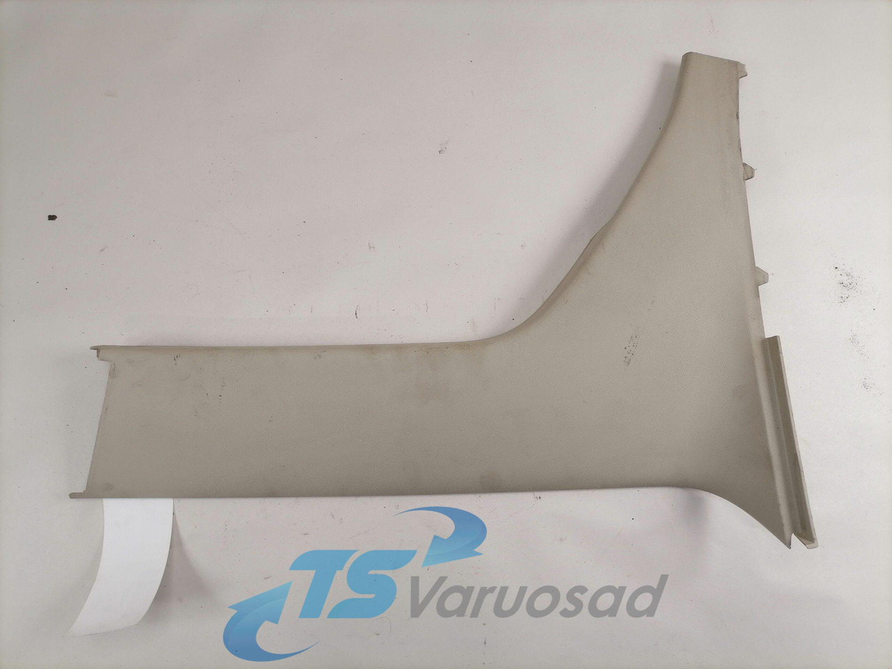 Volvo Salongi plastik 82871533 - Univerzális alkatrész - Teherautó: 1 kép. Volvo Salongi plastik 82871533 - Univerzális alkatrész - Teherautó: 1 kép.