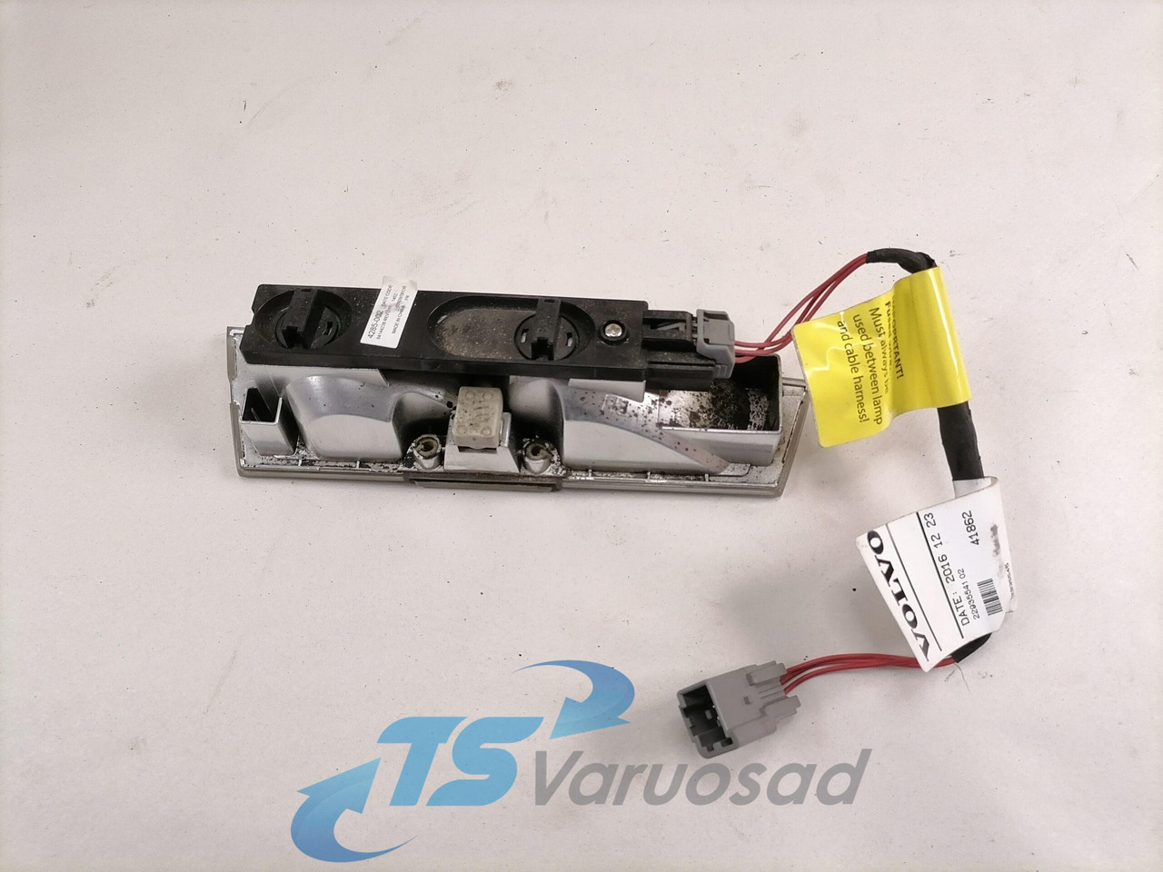 Volvo Salongi valgusti 84144238 - Univerzális alkatrész - Teherautó: 4 kép. Volvo Salongi valgusti 84144238 - Univerzális alkatrész - Teherautó: 4 kép.