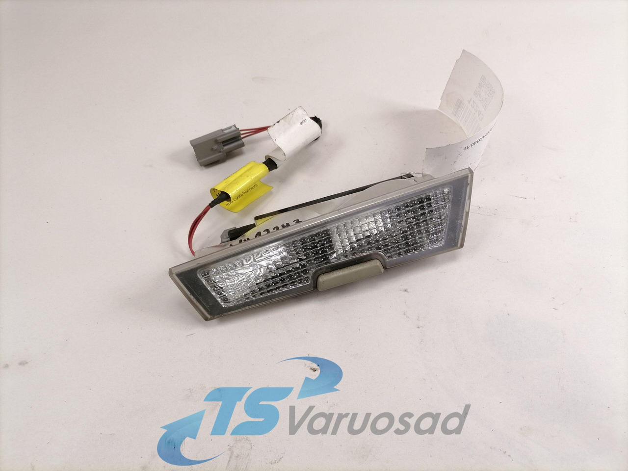 Volvo Salongi valgusti 84144238 - Univerzális alkatrész - Teherautó: 1 kép. Volvo Salongi valgusti 84144238 - Univerzális alkatrész - Teherautó: 1 kép.