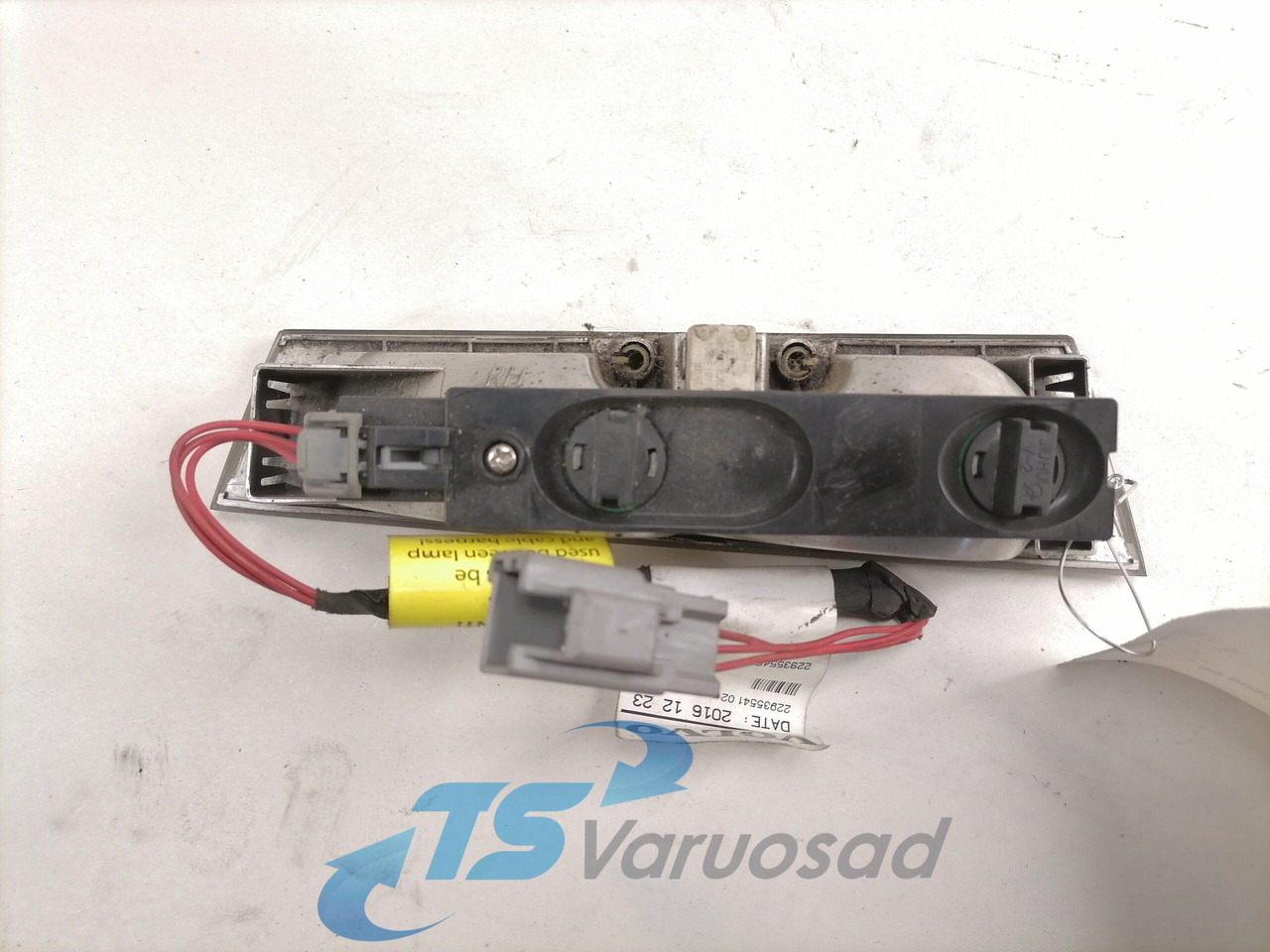 Volvo Salongi valgusti 84144238 - Univerzális alkatrész - Teherautó: 2 kép. Volvo Salongi valgusti 84144238 - Univerzális alkatrész - Teherautó: 2 kép.