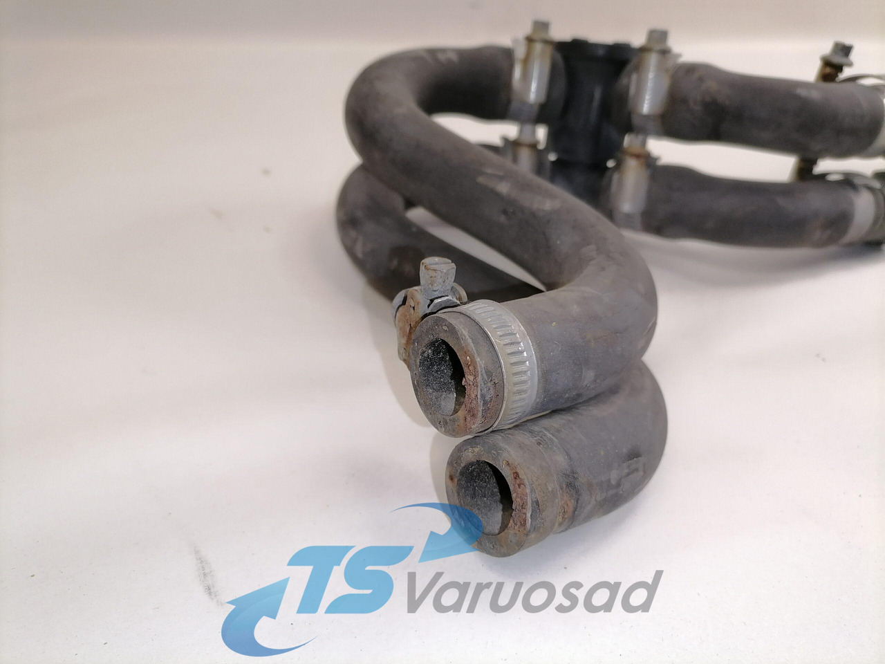 Volvo Salongisoojendus torud 82819703 - Fűtés/ Szellőzés gep - Teherautó: 4 kép. Volvo Salongisoojendus torud 82819703 - Fűtés/ Szellőzés gep - Teherautó: 4 kép.