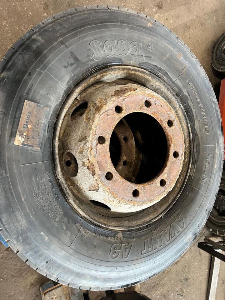 Volvo Sava avant A3 285/70R19.5 28570R195 - Gumiabroncsok és felnik - Teherautó: 4 kép. Volvo Sava avant A3 285/70R19.5 28570R195 - Gumiabroncsok és felnik - Teherautó: 4 kép.