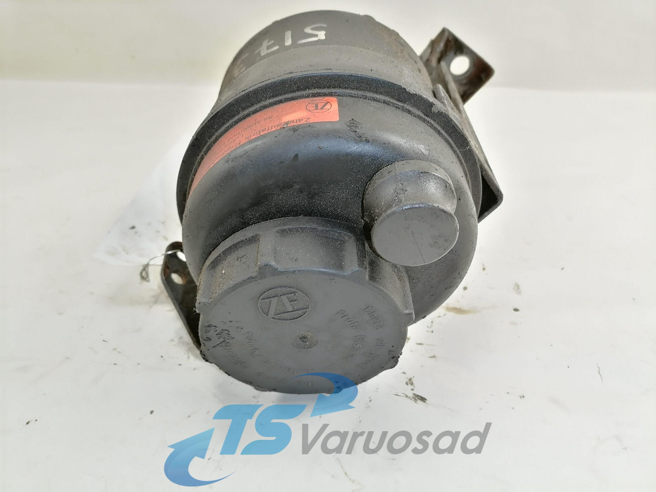 Volvo Steering oil tank+ bracket 1592945 - Szervócső - Teherautó: 2 kép. Volvo Steering oil tank+ bracket 1592945 - Szervócső - Teherautó: 2 kép.